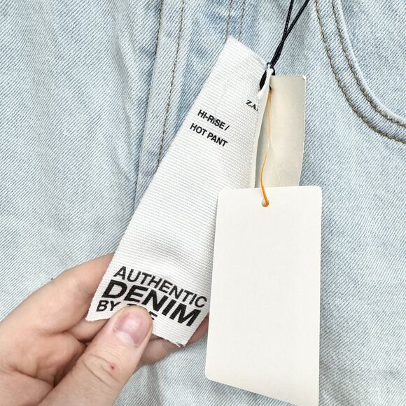 Zara Shorts Women SZ 6 Hi-Rise Hot Pant Light Wash Denim Cuffed Side Stripe NWT - Picture 2 of 7